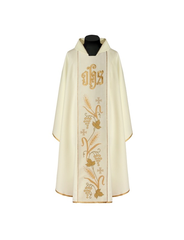 Richly embroidered chasuble (87A)