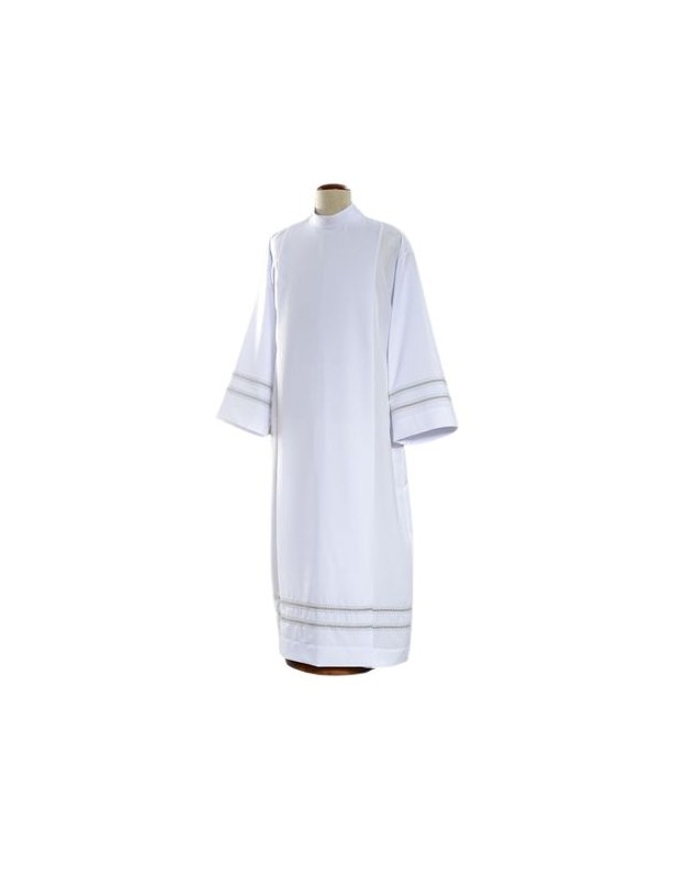 Aube de prêtre blanche avec maille cendrée