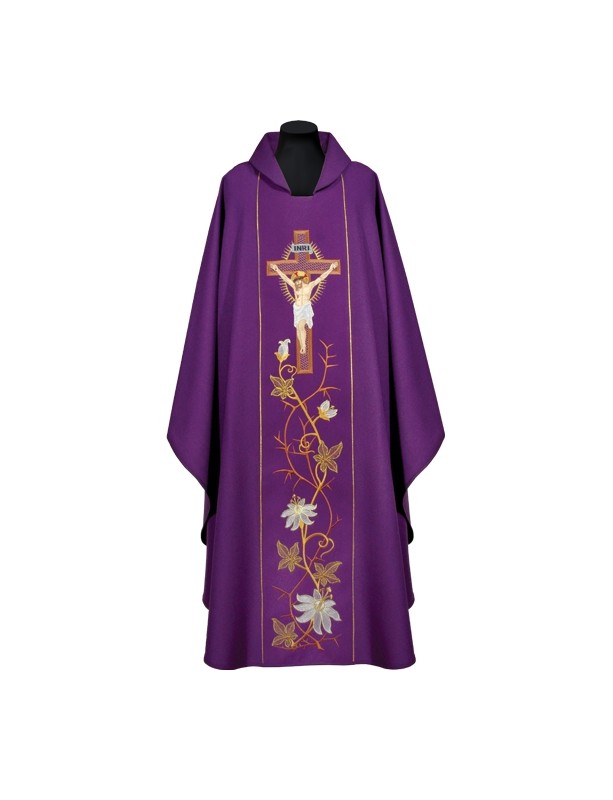 Richly embroidered chasuble (001A)