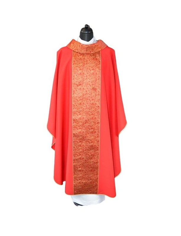 Exclusive chasuble in red color