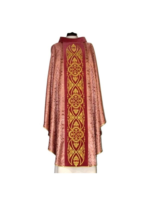 Casulla con roseta color rosa - pas de terciopelo