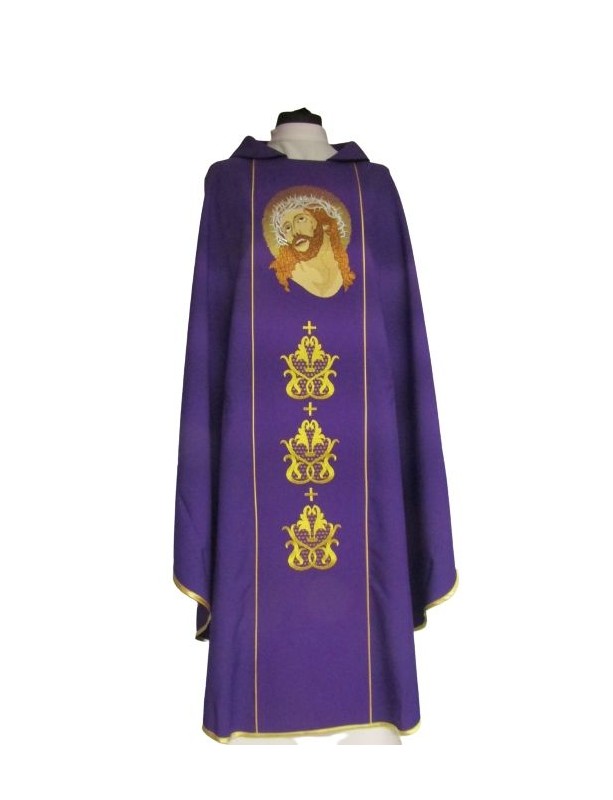 Casulla morada bordada de Jesús con corona de espinas