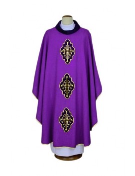 Purple chasuble with embroidered velvet applications (12)