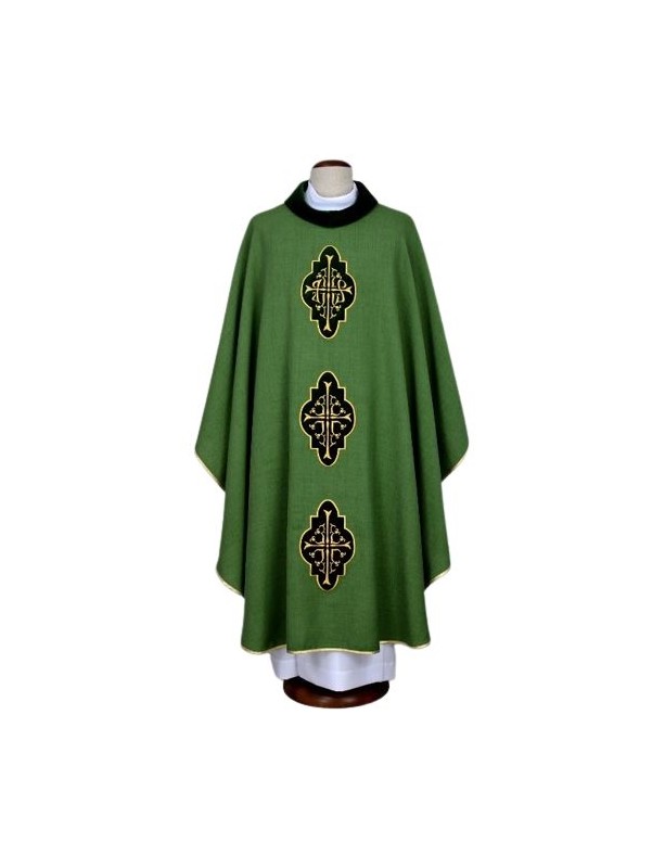 Green chasuble with embroidered velvet applications (12)