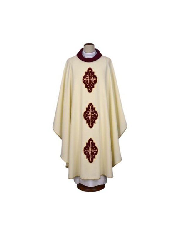 Chasuble ecru with embroidered velvet applications (12)