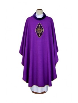 Purple chasuble with embroidered velvet application (13)