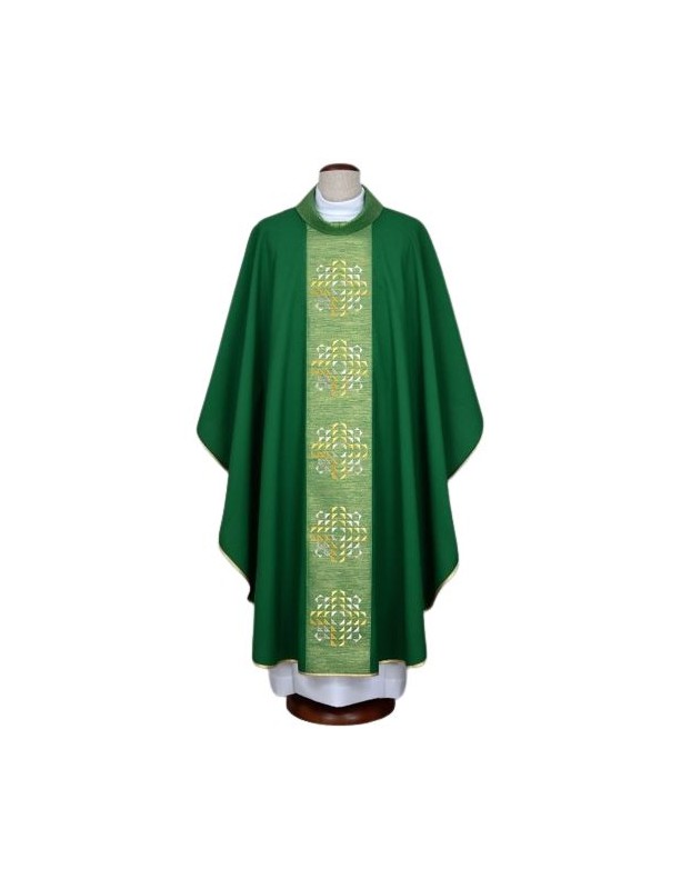 Green chasuble with modern embroideries (16)