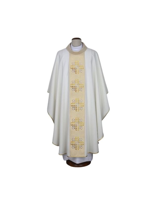 Chasuble ecru with modern embroideries (16)