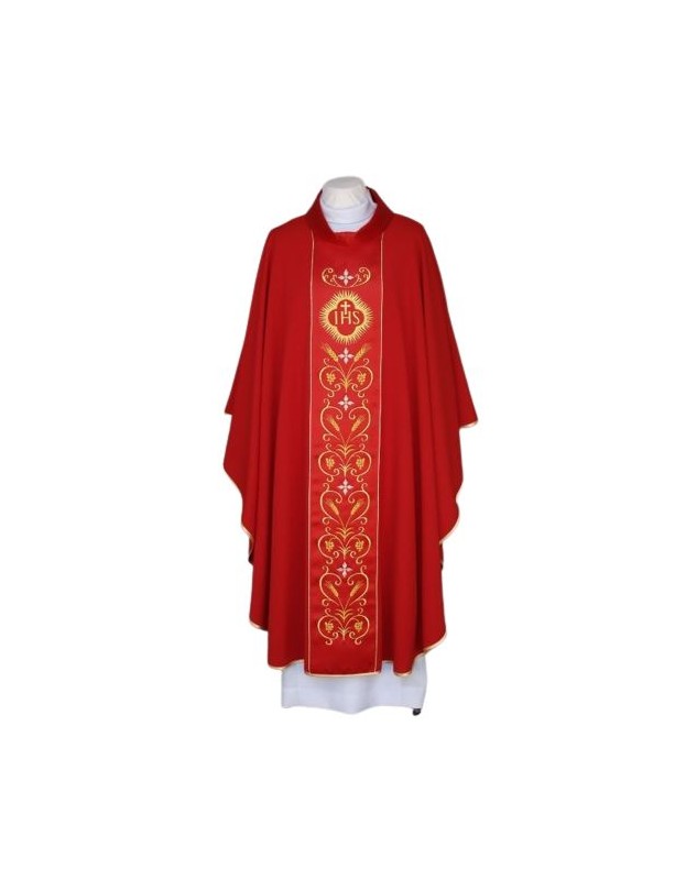 Casulla roja bordada, cinturón de raso - IHS