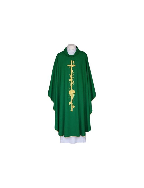 Chasuble brodée verte, garniture dorée