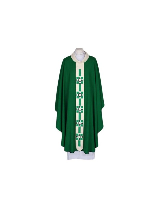 Casulla bordada verde, raya estrecha moderna