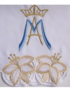 Embroidered Marian tablecloth (82)