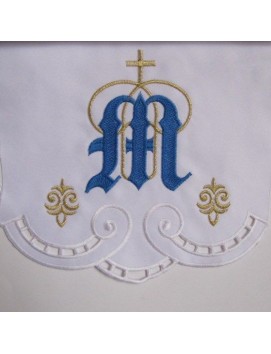 Mantel mariano bordado