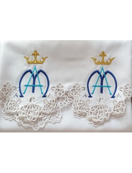 Bestickte Marianische Tischdecke