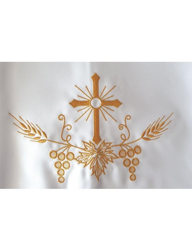 Altar cloths with a gold cross, wheat and grapes