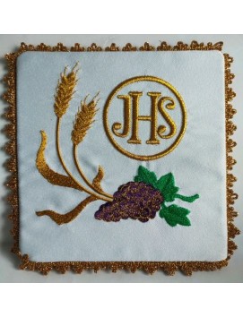 Chalice pall embroidered IHS gold, grapes (32)