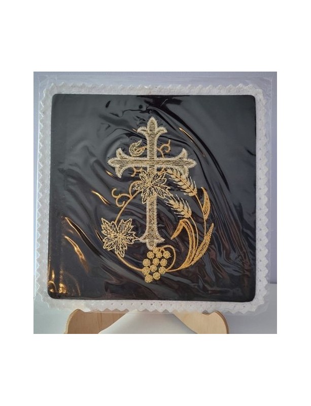 Kelchdeckchen Farbe schwarz, besticktes Kreuz