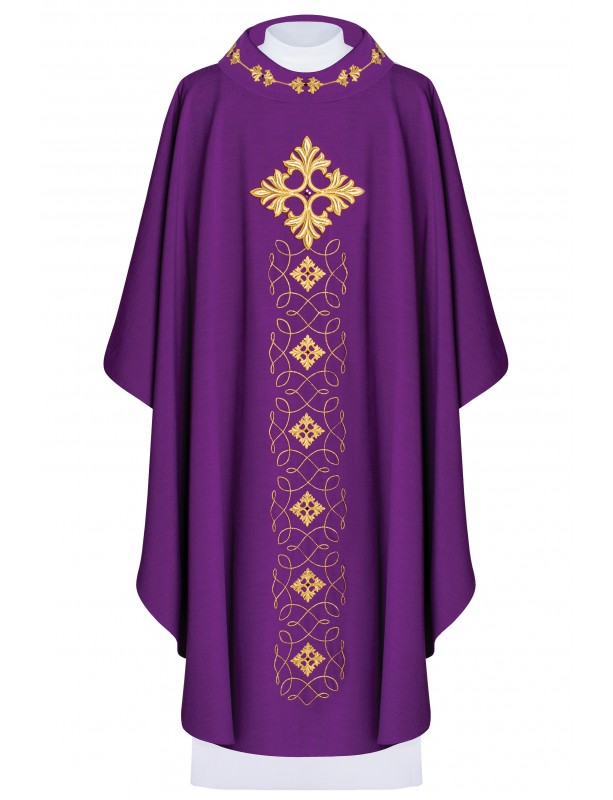 Chasuble richly embroidered, decorative stones - purple (H67)
