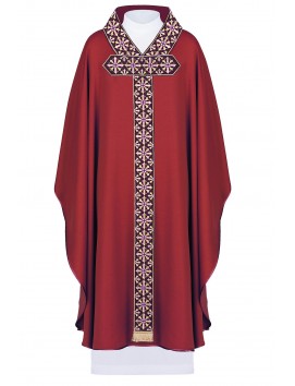 Chasuble with embroidered belt and collar. cross motif - red (H85)