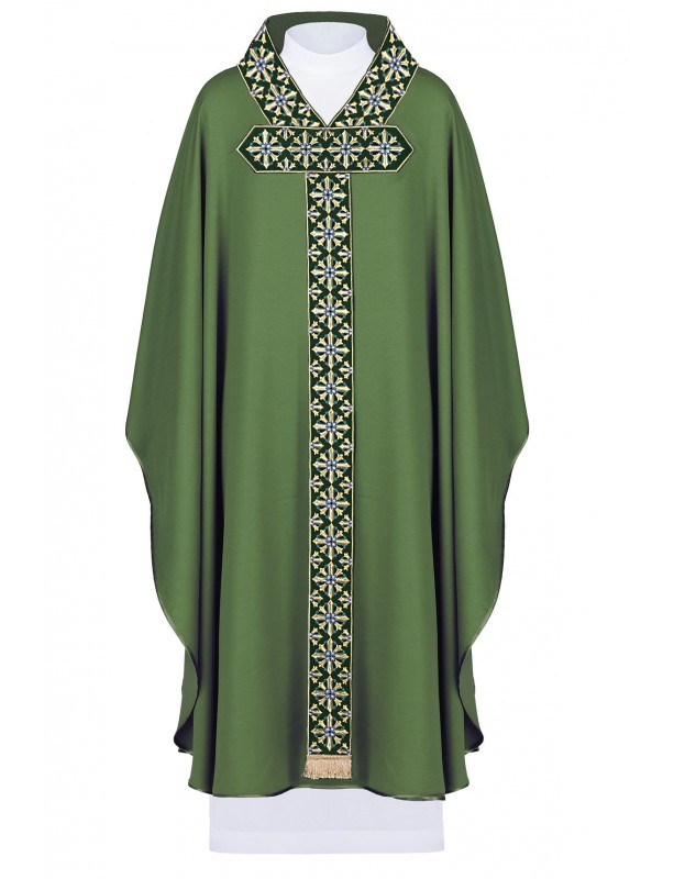 Casulla con cinturón y cuello bordados. Motivo de cruz - verde (H86)