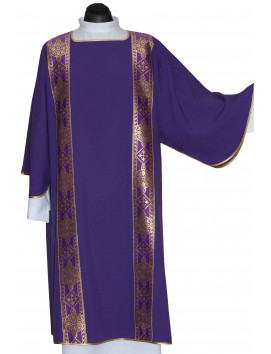 Δαλματική μωβ χρώματος