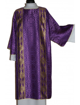 Dalmatic color purple