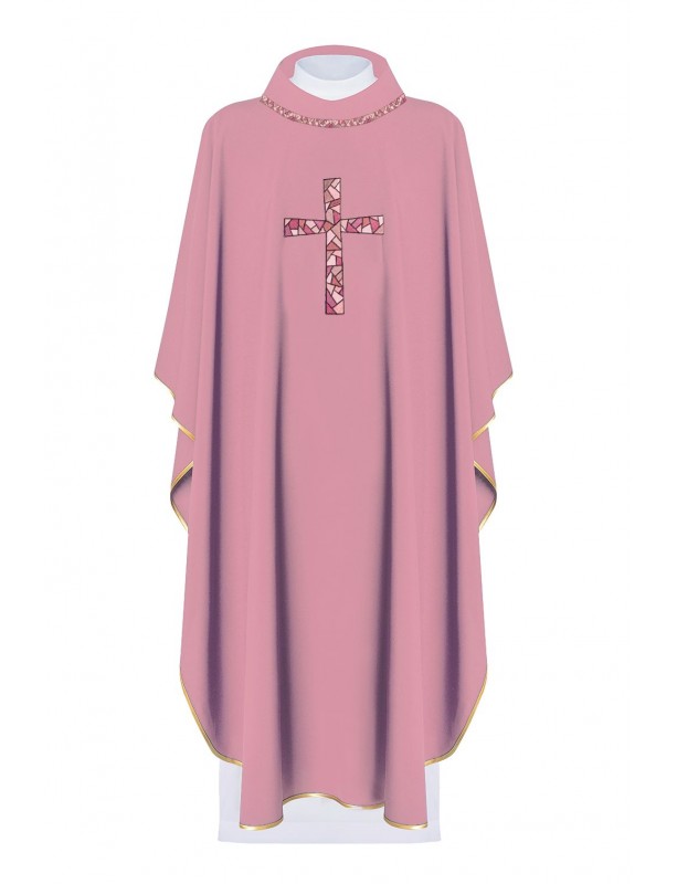Chasuble brodée avec le symbole de la croix - rose (H122)