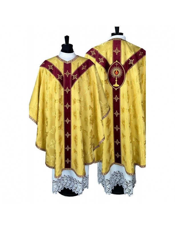 Semi gothic chasuble embroidered with monstrance motif (1K)