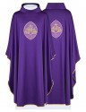 Besticktes Messgewand mit IHS-Symbol - violett (H198)