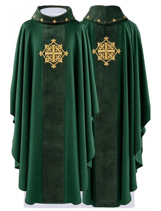 Chasuble verte brodée, velours, symbole de la croix (H209)