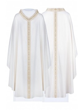 White chasuble with embroidered collar and belt (H221)