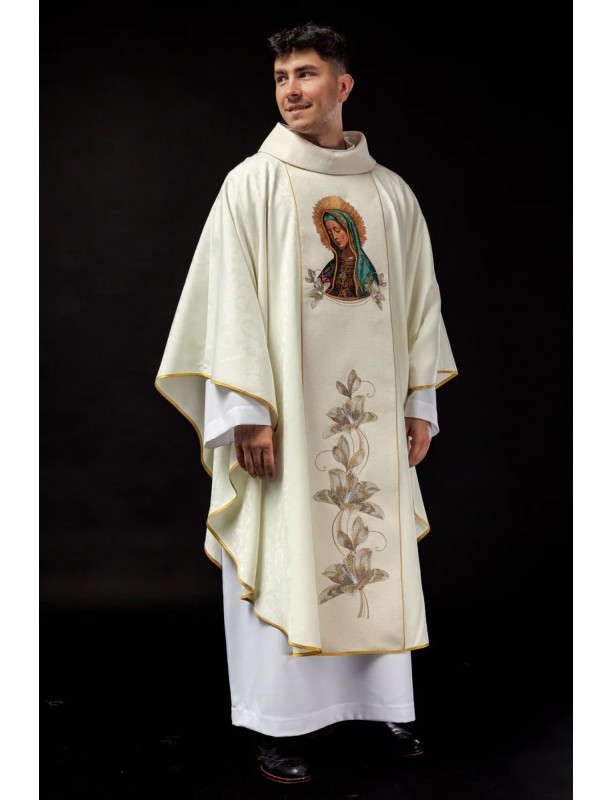 Casulla con imagen bordada de Nuestra Señora de Guadalupe (113H)