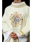 Chasuble with embroidered symbol of the Lamb of God (120H)