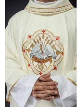 Embroidered chasuble with Pelican Coat of Arms motif (127H)
