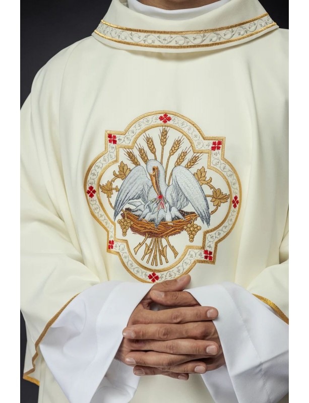 Embroidered chasuble with Pelican Coat of Arms motif (127H)