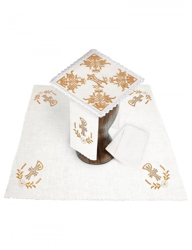 Chalice linen set, linen, gold embroidery of Mary (116H)