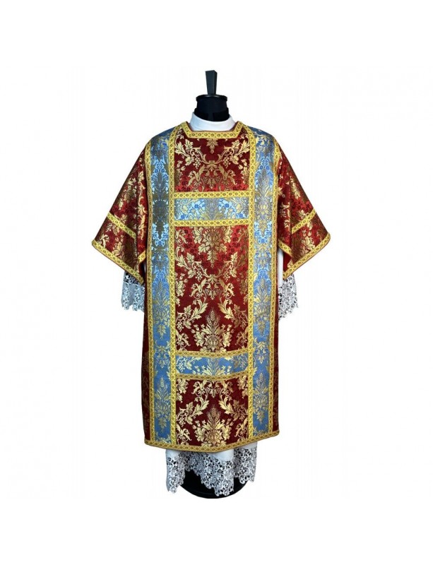 Semi-Gothic dalmatic with deacon's stole and maniple (36K)