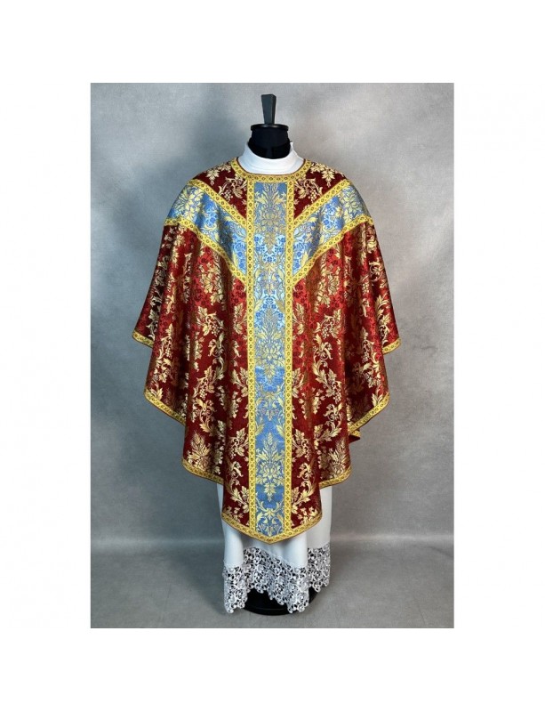 Semi-Gothic chasuble + stole, burse, maniple, chalice veil (37K)