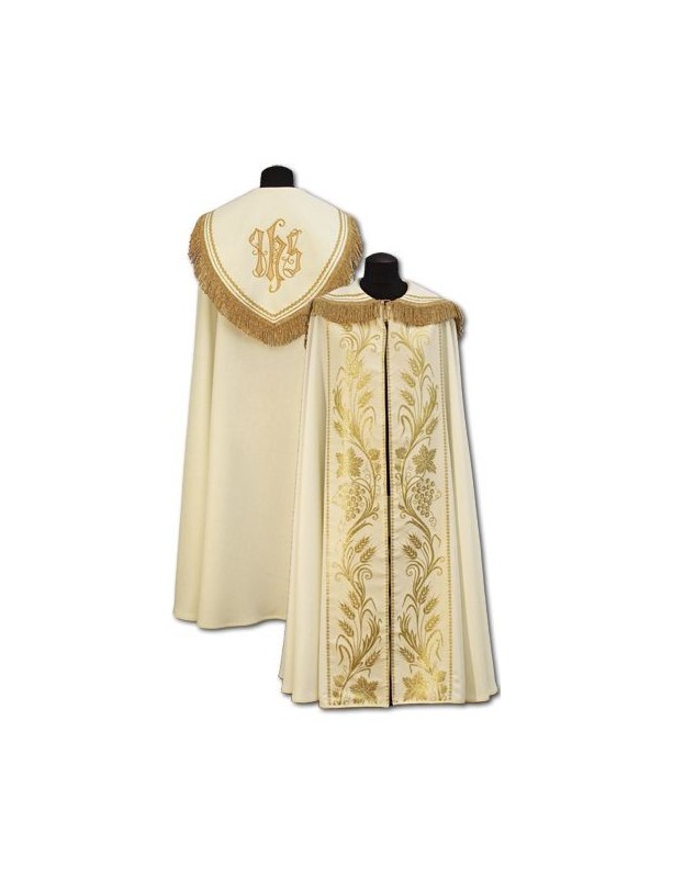 Cremefarbener Mantel + goldene Accessoires