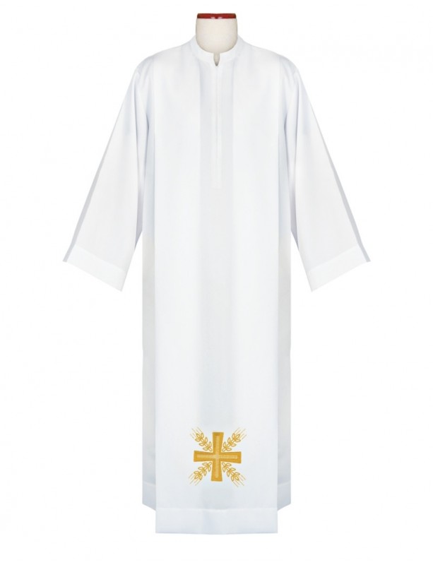 Priesteralbe mit gesticktem Goldkreuz