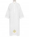 Alba sacerdotal con cruz de oro bordada (1)