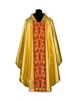 Embroidered gold chasuble (34A)